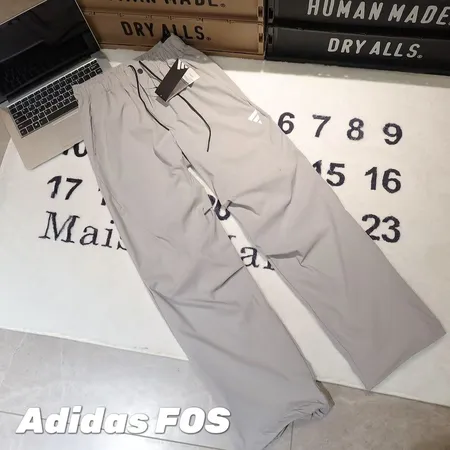 アディダス カジュアルパンツ