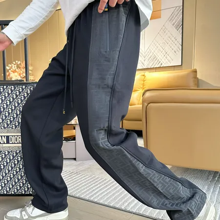 フェンディ カジュアルパンツ