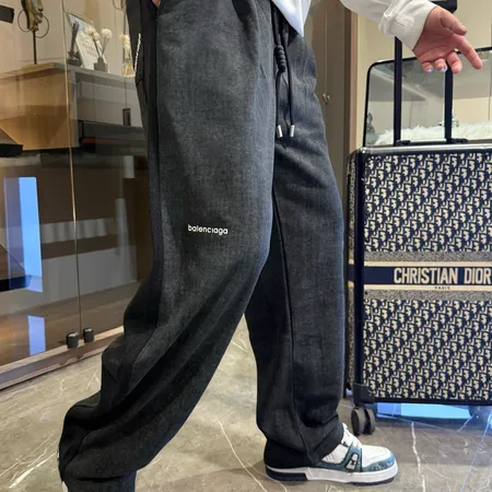バレンシアガ カジュアルパンツ