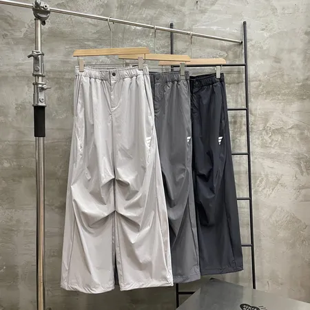 アディダス カジュアルパンツ