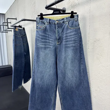 バレンシアガ ジーンズ