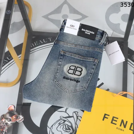 バレンシアガ ジーンズ