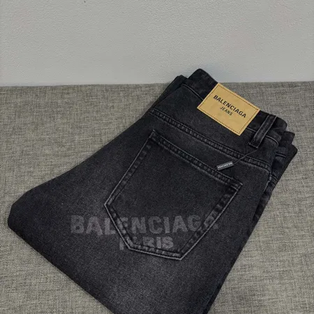 バレンシアガ ジーンズ