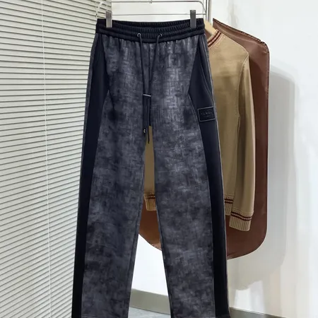 フェンディ カジュアルパンツ