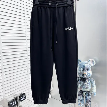 プラダ カジュアルパンツ