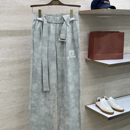 バレンシアガ カジュアルパンツ