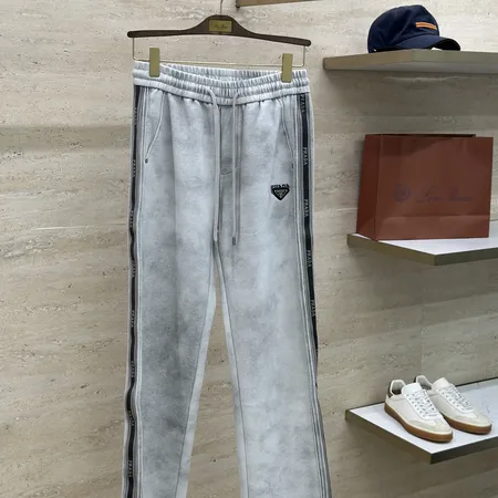 プラダ カジュアルパンツ