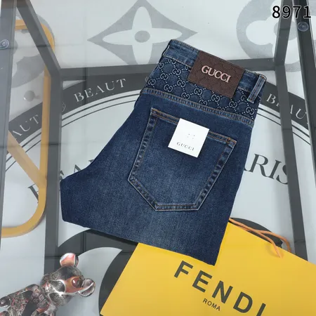 グッチ ジーンズ