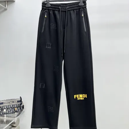 フェンディ カジュアルパンツ