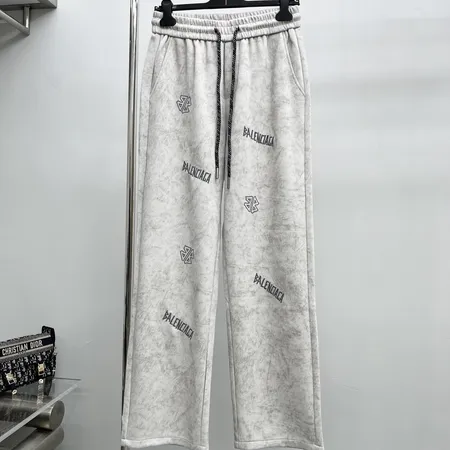 バレンシアガ カジュアルパンツ