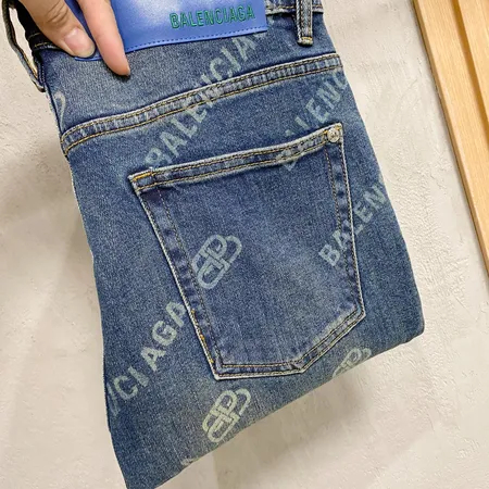 バレンシアガ ジーンズ