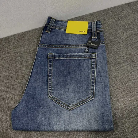 フェンディ ジーンズ