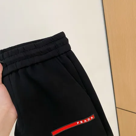 プラダ カジュアルパンツ