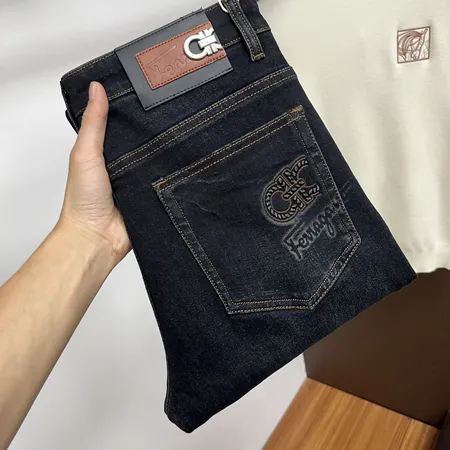 フェラガモ ジーンズ