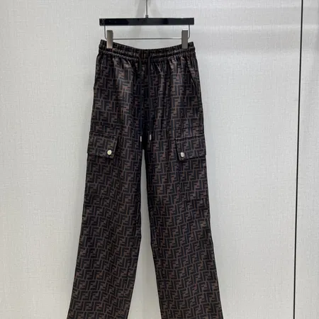 フェンディ カジュアルパンツ