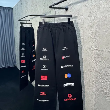 バレンシアガ カジュアルパンツ