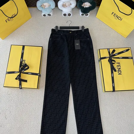 フェンディ カジュアルパンツ