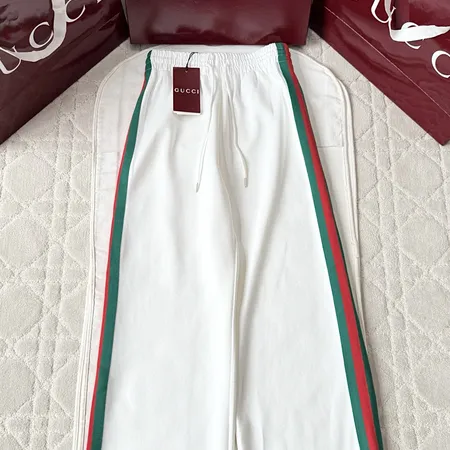 グッチ カジュアルパンツ