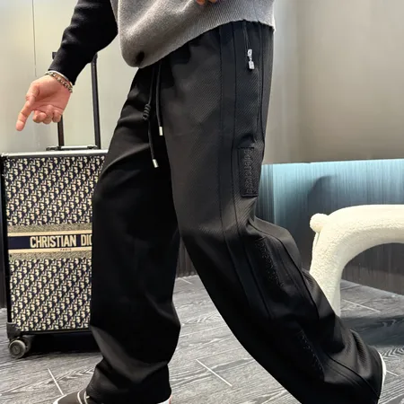 バレンシアガ カジュアルパンツ