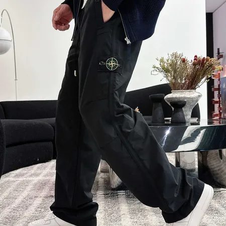 フェラガモ カジュアルパンツ