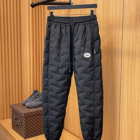 グッチ カジュアルパンツ