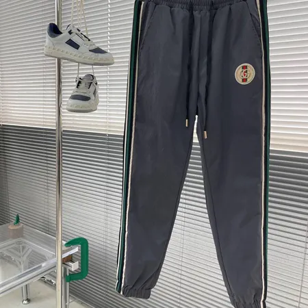 グッチ カジュアルパンツ