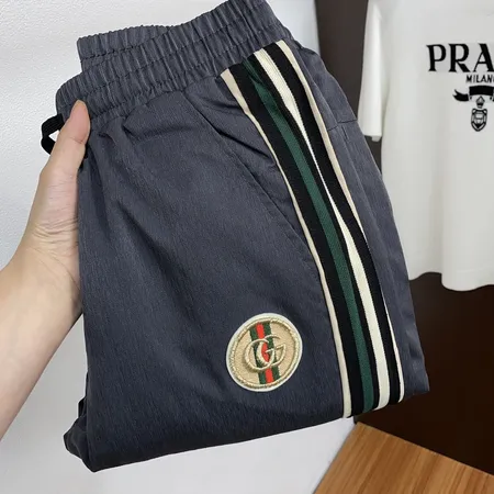 グッチ カジュアルパンツ