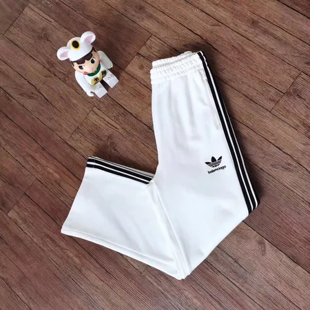 バレンシアガ トレーニングパンツ