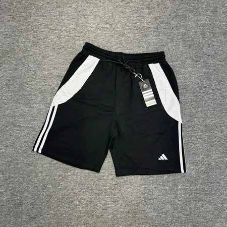アディダス ショートパンツ