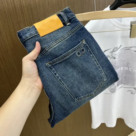 フェラガモ ジーンズ