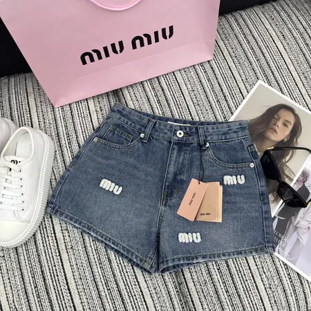 ミュウミュウ ショートパンツ