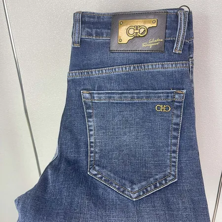 フェラガモ ジーンズ