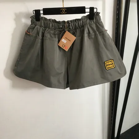 ミュウミュウ ショートパンツ