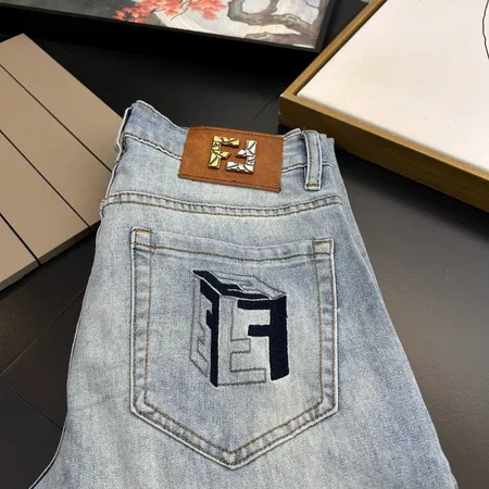 フェンディ ジーンズ