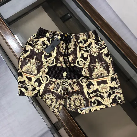 ヴェルサーチ ショートパンツ