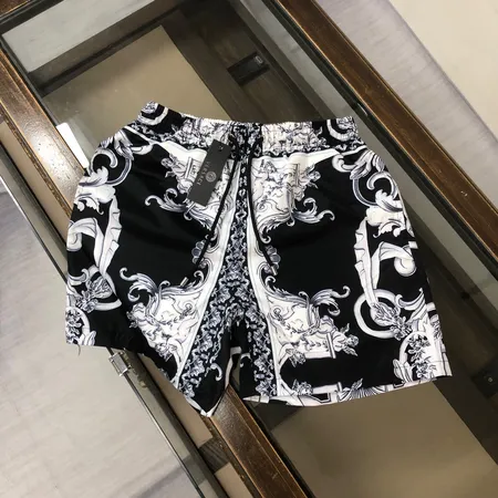 ヴェルサーチ ショートパンツ