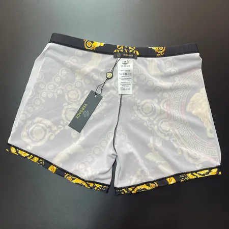 ヴェルサーチ ショートパンツ