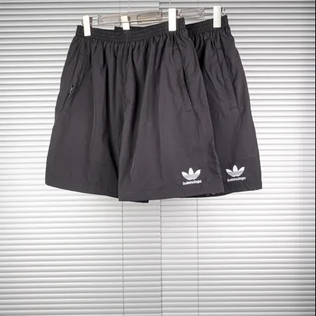 アディダス ショートパンツ