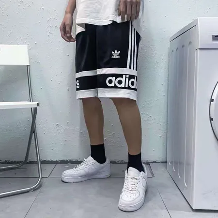 アディダス ショートパンツ