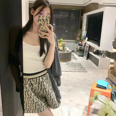 ヴァレンティノ ショートパンツ