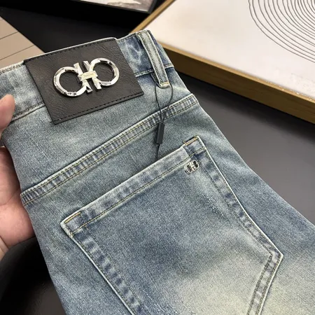 フェラガモ ジーンズ