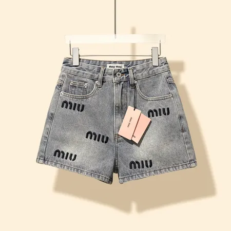 ミュウミュウ ショートパンツ