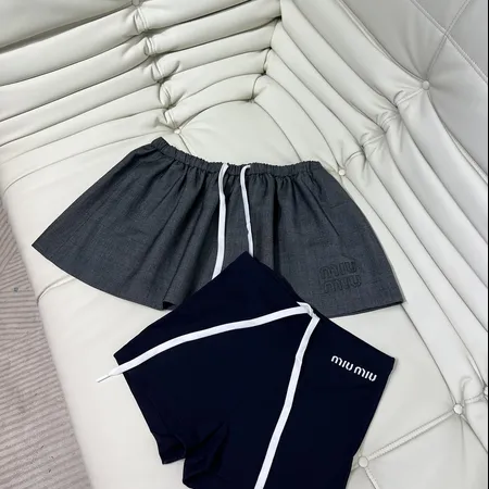 ミュウミュウ ショートパンツ