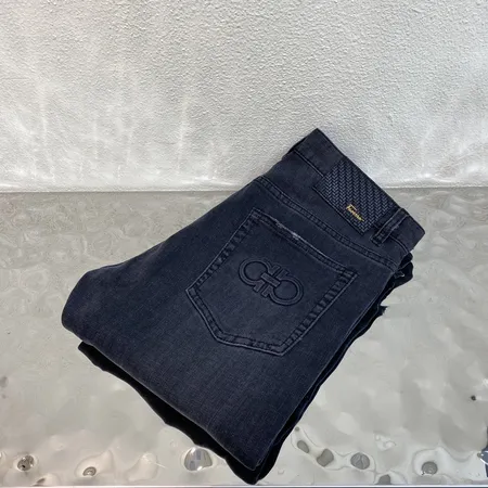 フェラガモ ジーンズ