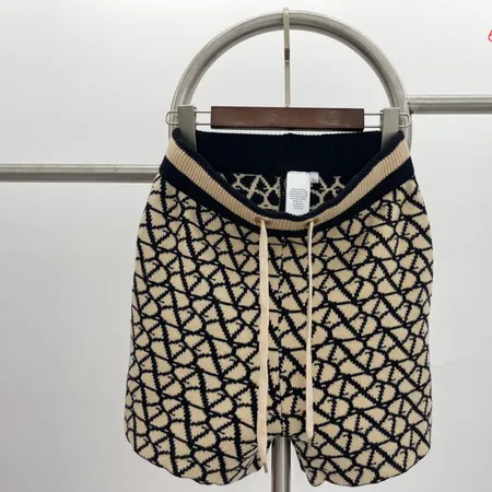 ヴァレンティノ ショートパンツ