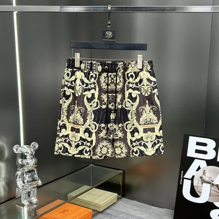 ヴェルサーチ ショートパンツ