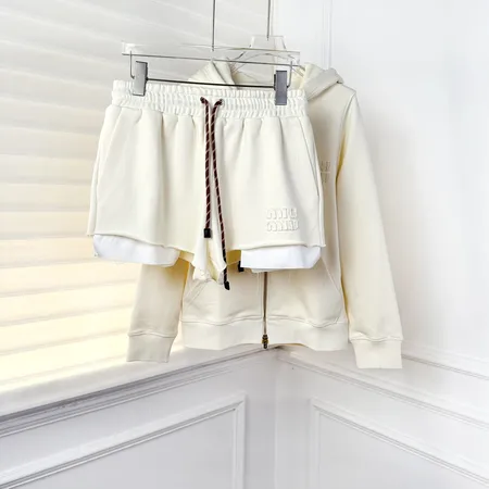 ミュウミュウ ショートパンツ