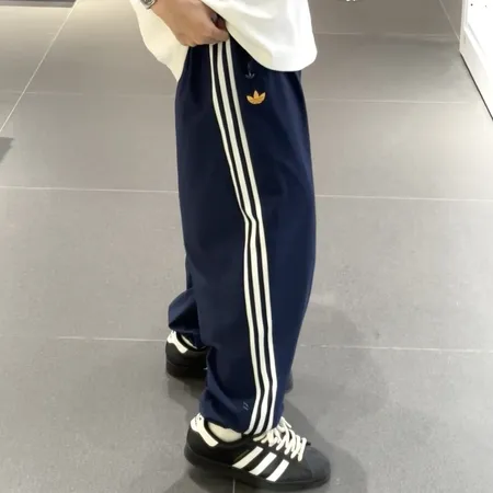 アディダス カジュアルパンツ