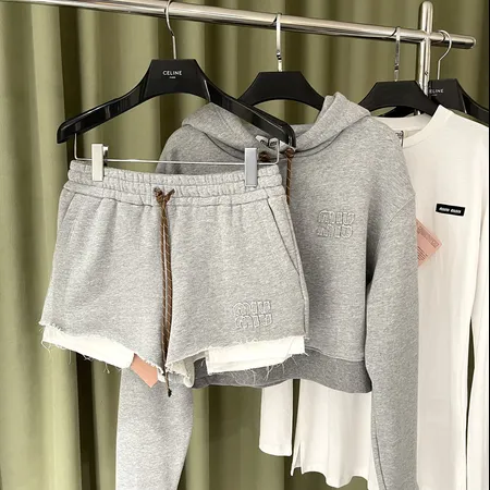 ミュウミュウ ショートパンツ