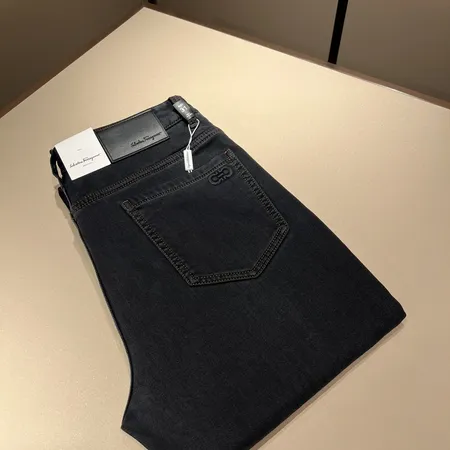 フェラガモ ジーンズ